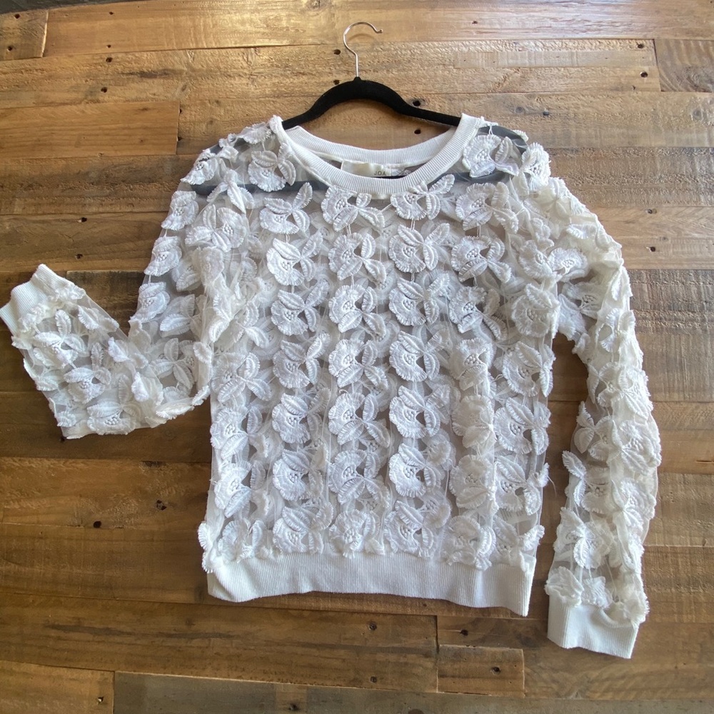 Beautiful floral detail top - Picture 1 of 5